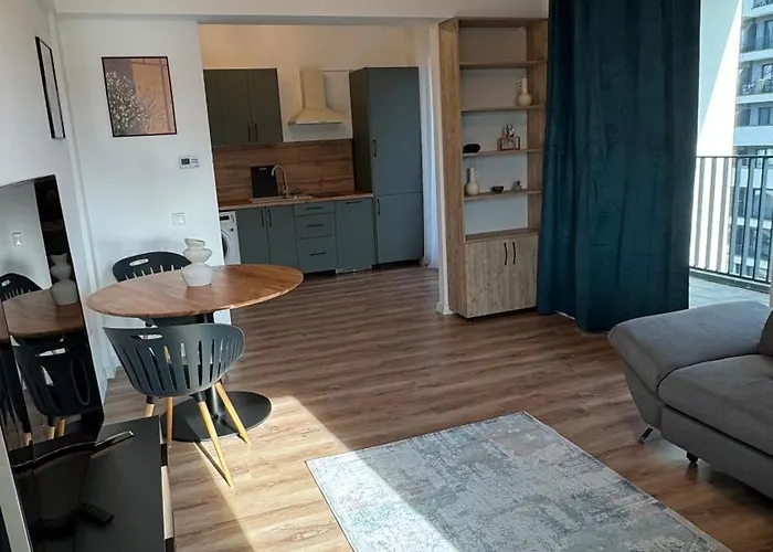 Loft Coresi Mall شقة *